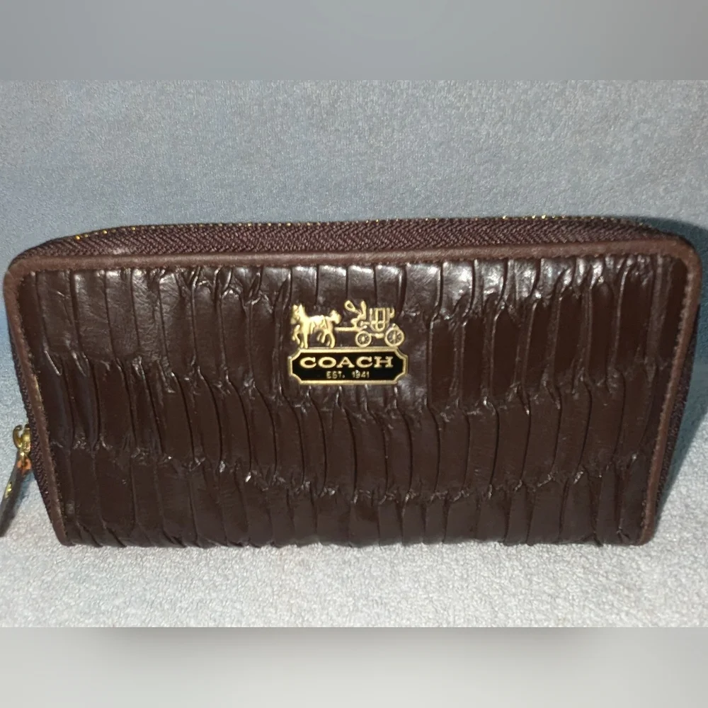 Coach Madison gathered leather wallet.